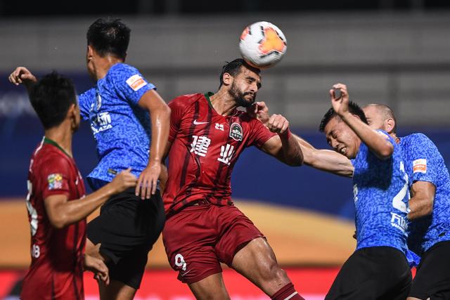 世界杯夺冠两周年，安东内拉晒梅西和金杯同框照